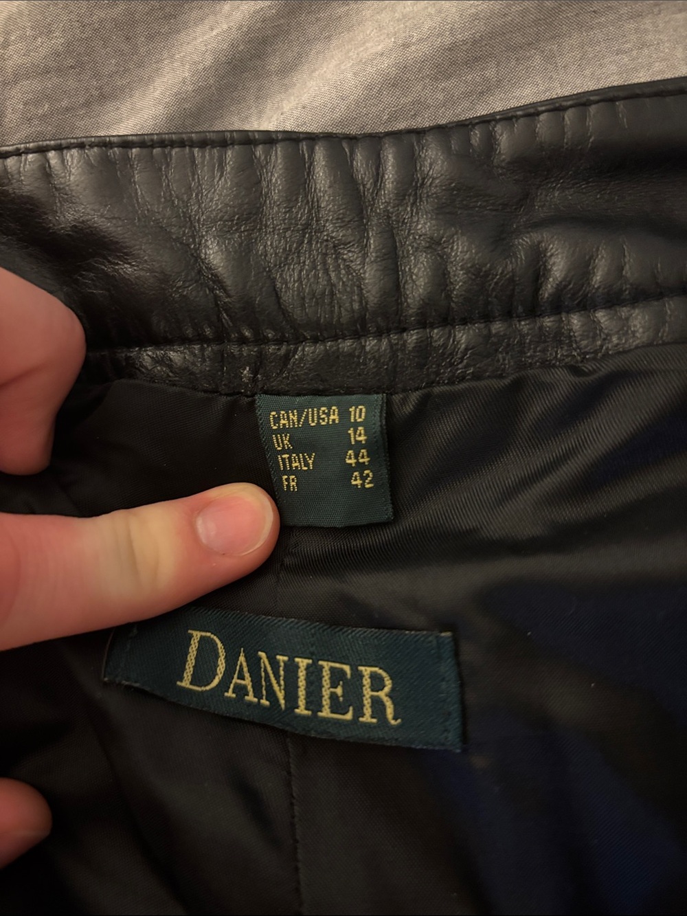 Danier Women’s Genuine Leather Pants - Classic Straight Fit - Picture 3 of 3